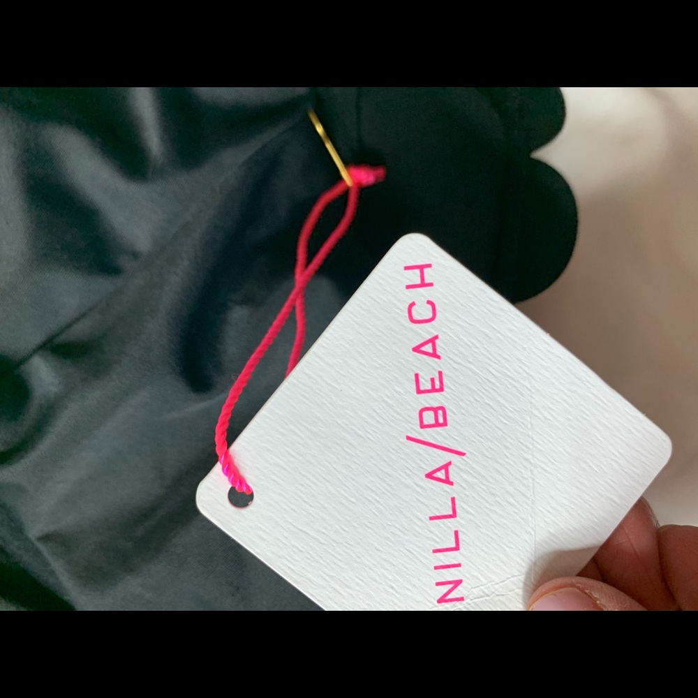 Jrs XL Vanilla Beach NWT halter bikini top - Picture 7 of 9